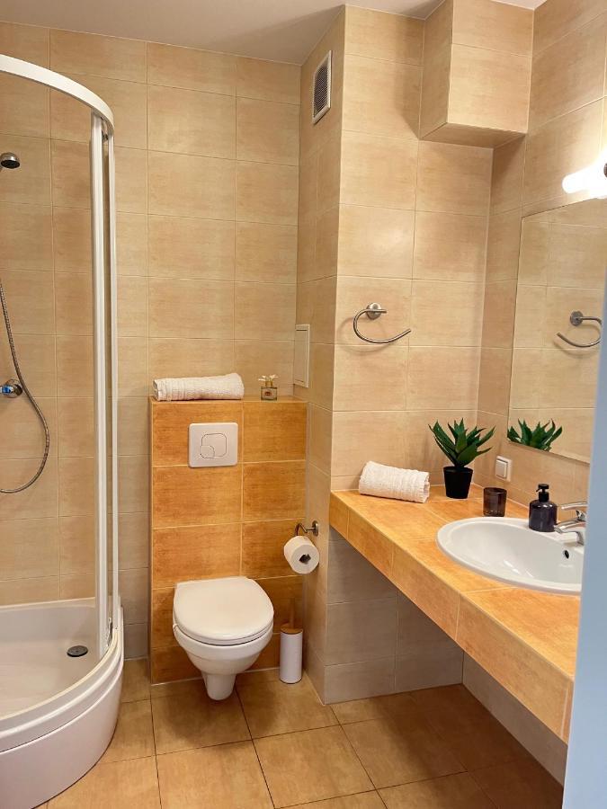 Apartament Z Garazem I Ogrodem Kolobrzeg Bagian luar foto