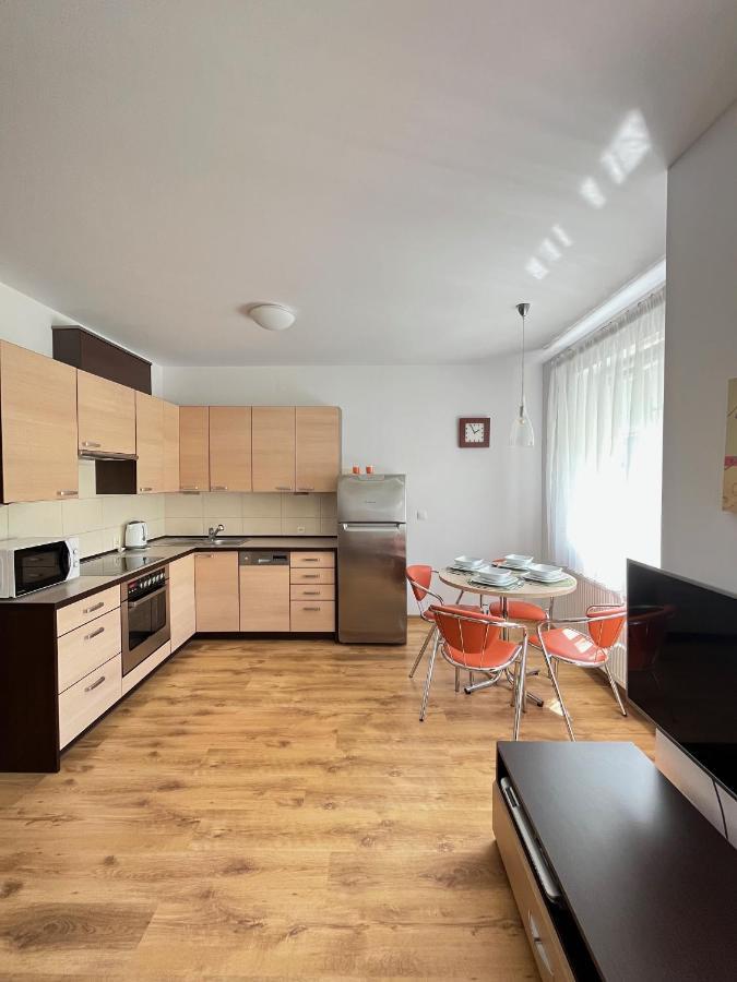 Apartament Z Garazem I Ogrodem Kolobrzeg Bagian luar foto