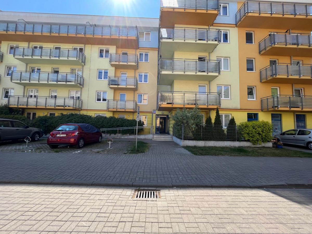 Apartament Z Garazem I Ogrodem Kolobrzeg Bagian luar foto
